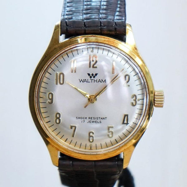Vintage WALTHAM Watch 17 Jewels Shock Resistant 34mm Wristwatch CN