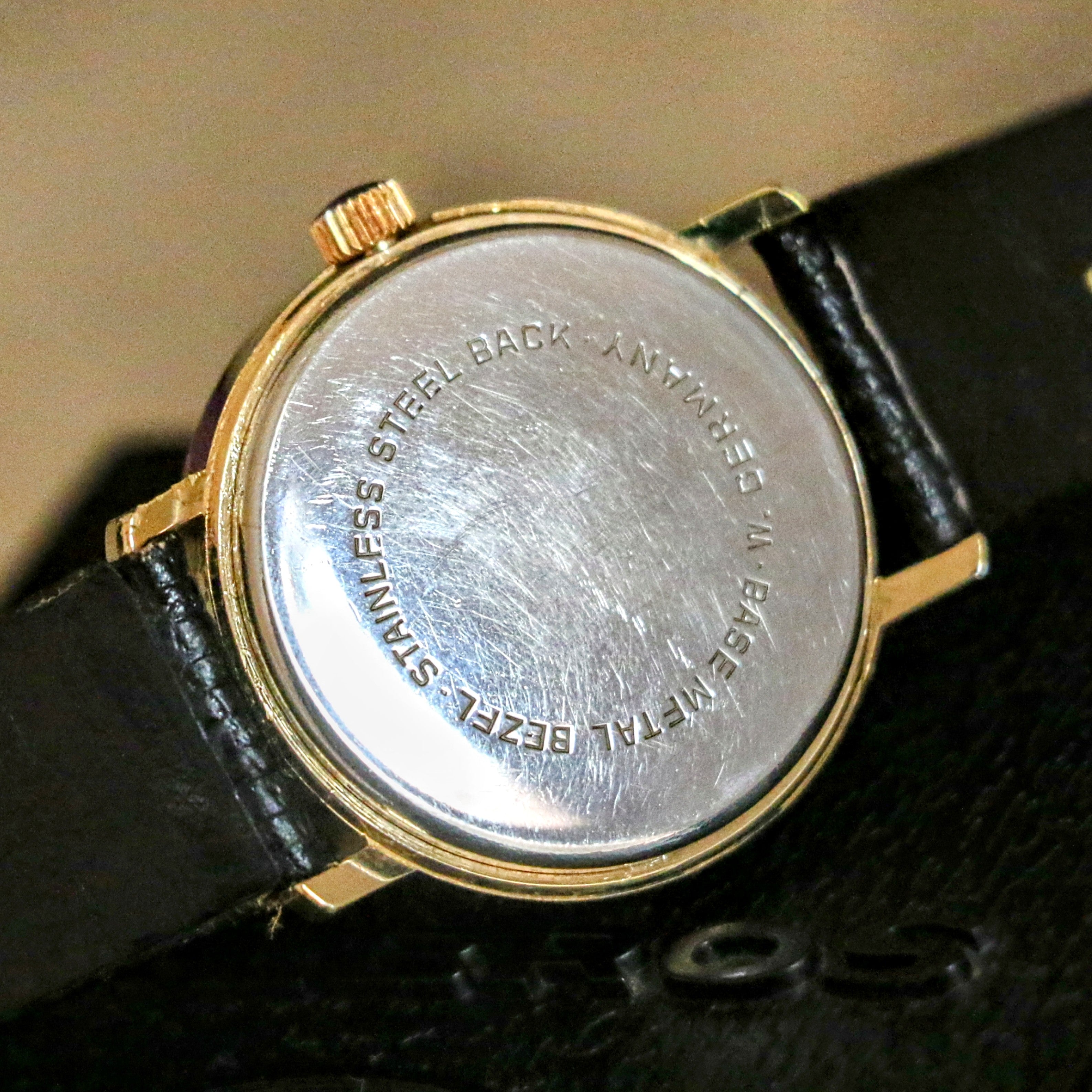 HELBROS Invincible Wristwatch 17 Jewels Day/Date Swiss Made Watch