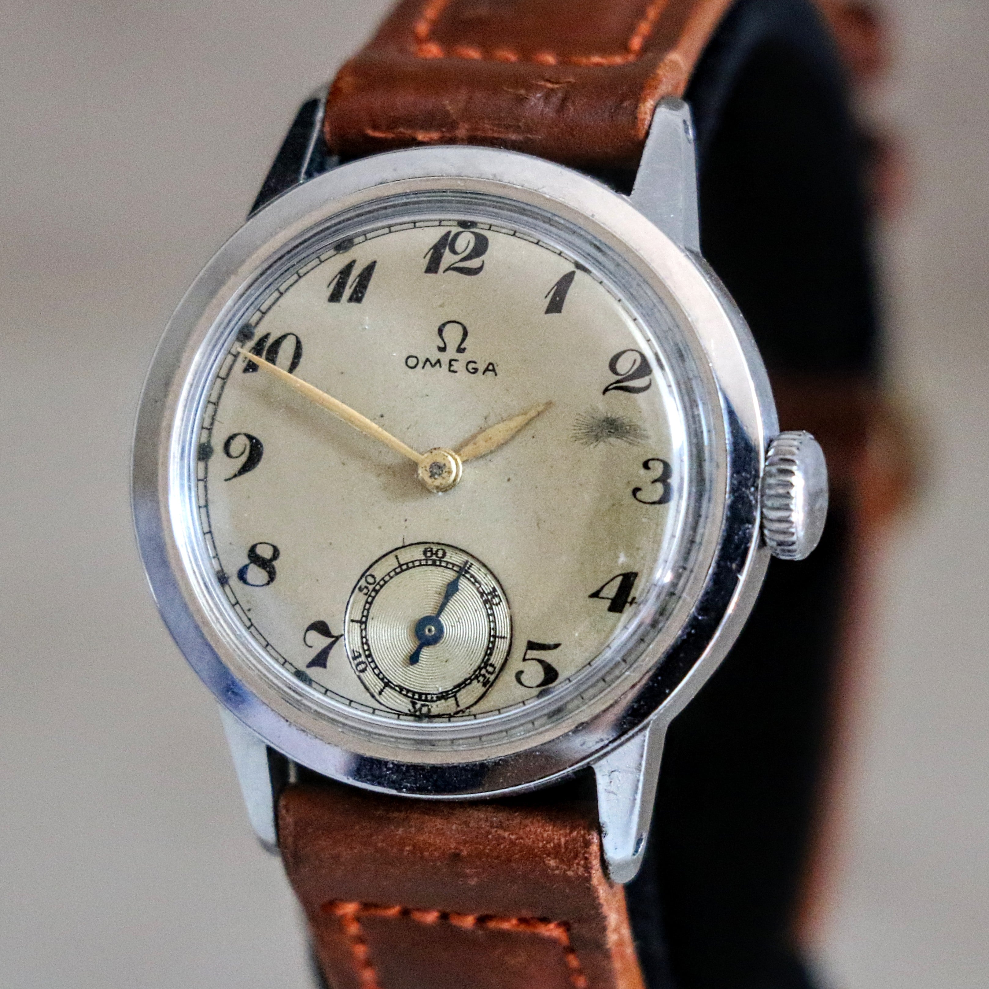 1944 OMEGA Military WWII Wristwatch 15 Jewels T Swiss