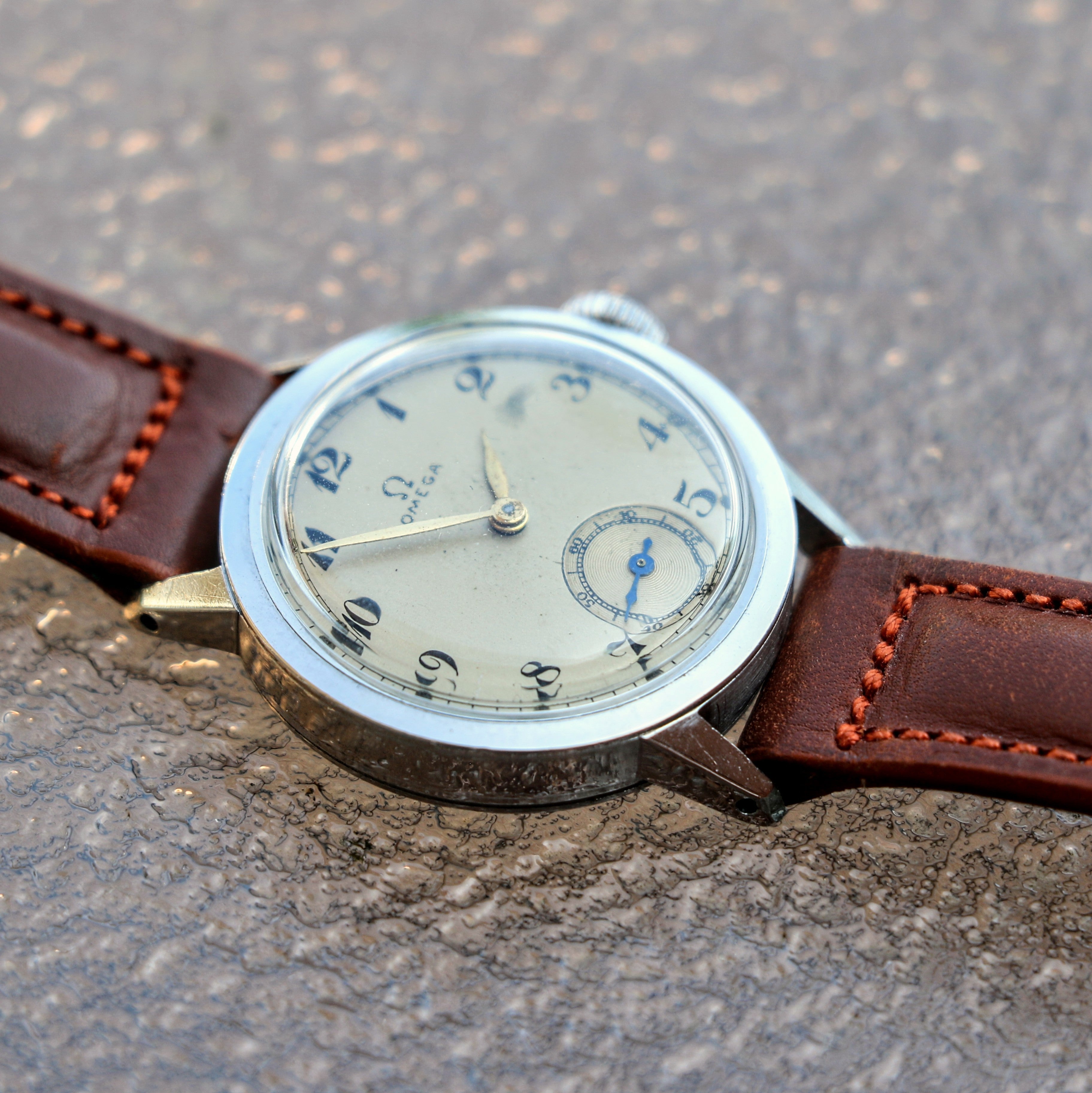 1944 OMEGA Military WWII Wristwatch 15 Jewels T Swiss