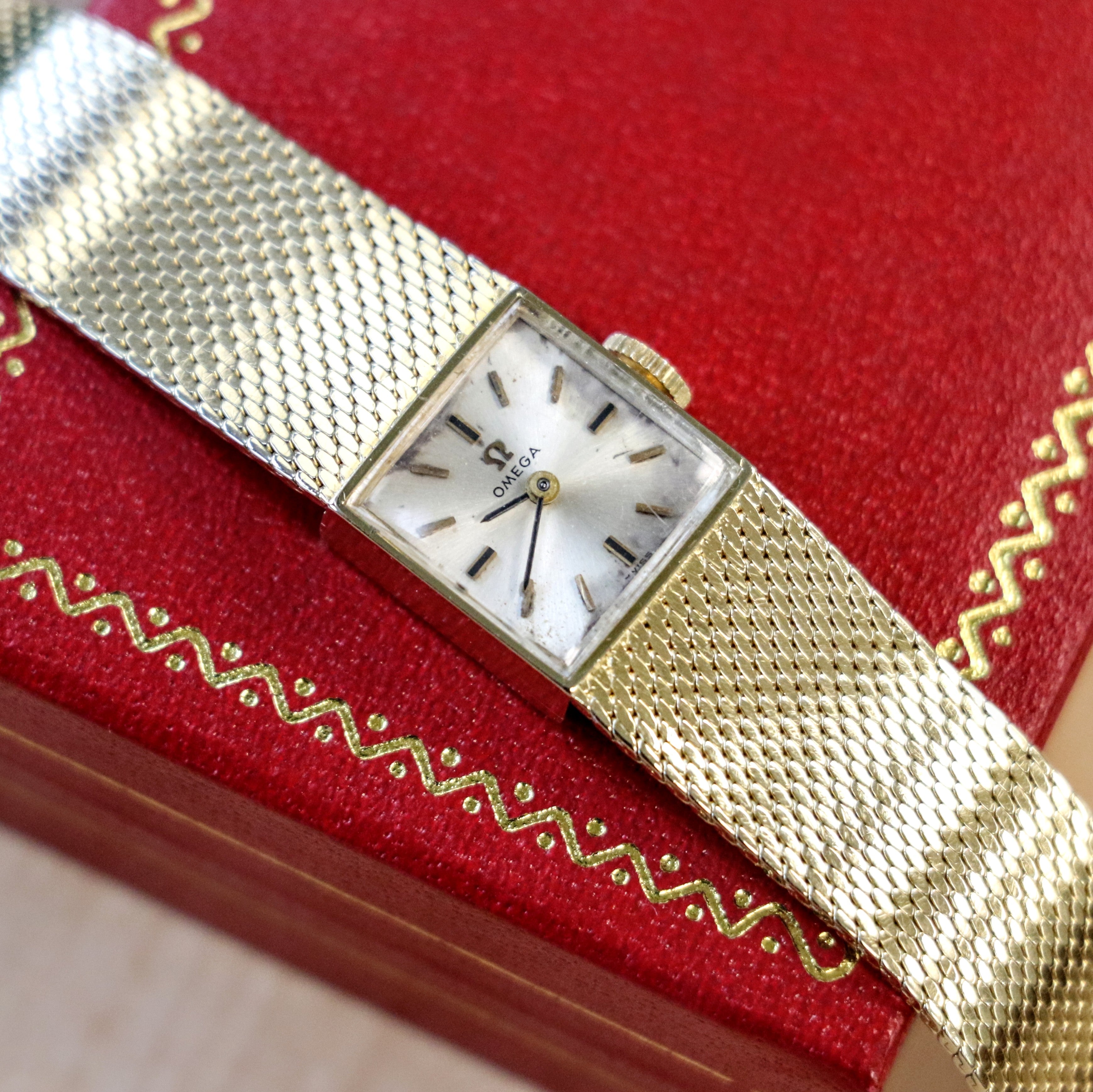 1968 OMEGA Ladies Dress Wristwatch 14K Yellow GOLD Ref. AA8927 Cal. 48 SECOND HAND HOROLOGY 1968 OMEGA Ladies Dress Wristwatch 14K Yellow GOLD Ref. AA8927 Cal. 48 SECOND HAND HOROLOGY
