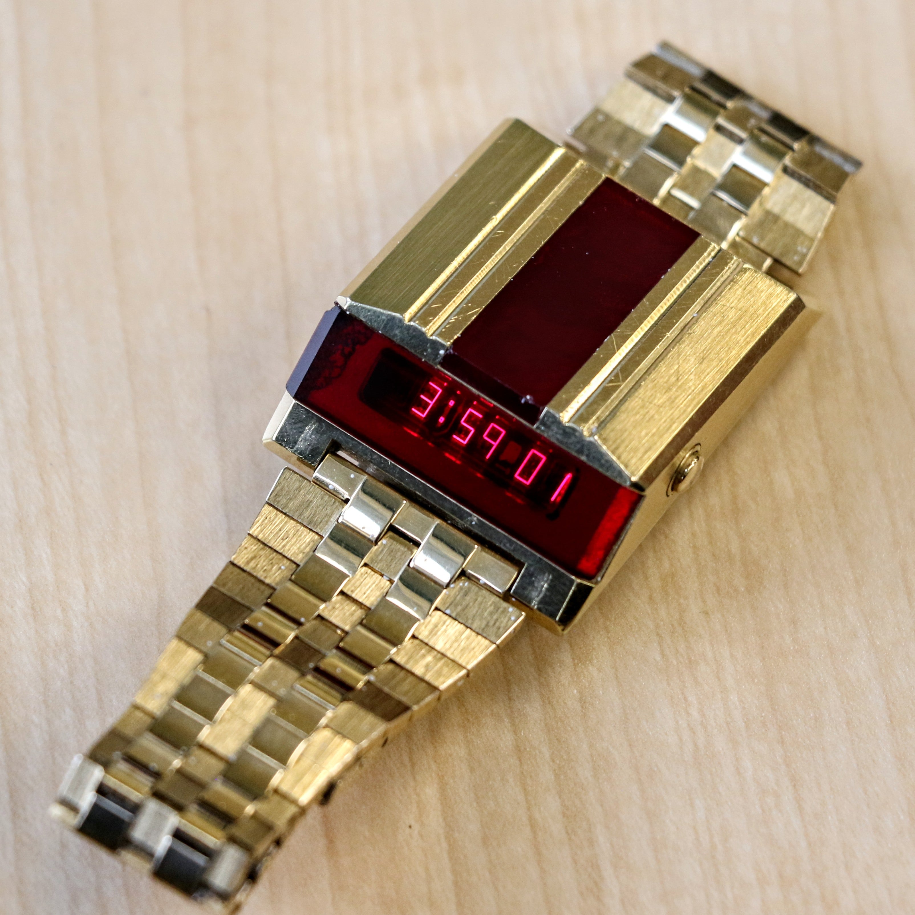 1977 BULOVA Computron Wristwatch Vintage Digital LED Watch CELL 228 All Original