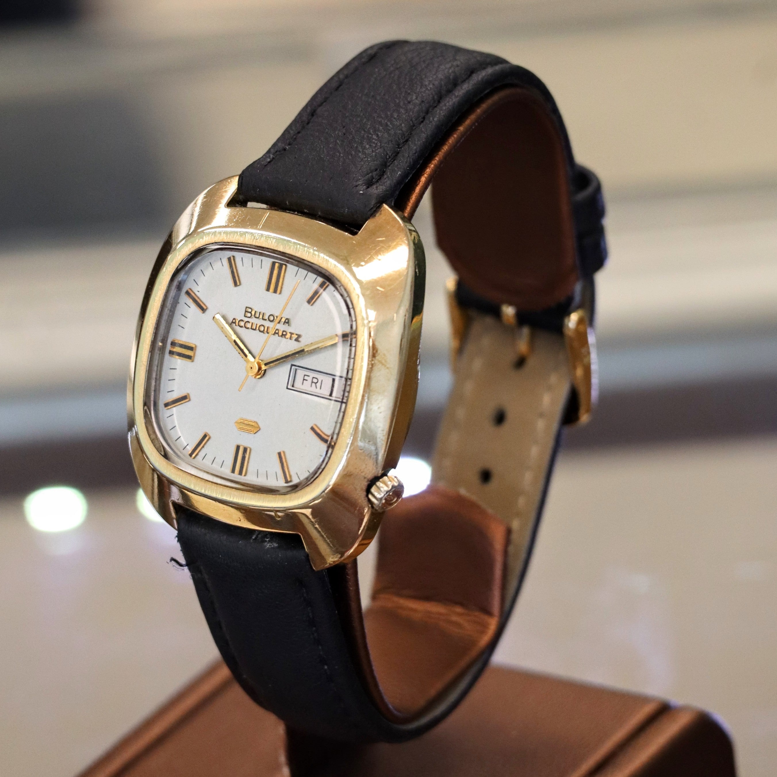 1973 BULOVA Accuquartz Watch Day/Date 13 Jewels 2242 36mm