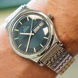 1972 OMEGA Automatic Watch Day/Date Blue Textured Dial Wristwatch Ref. 1660120 ALL S.S. Original Bracelet