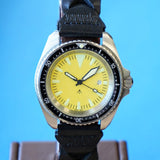 NOS! British Military Style Diver Watch Date Indicator Quartz Wristwatch Yellow Dial 42mm