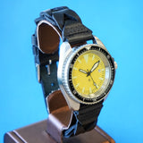 NOS! British Military Style Diver Watch Date Indicator Quartz Wristwatch Yellow Dial 42mm