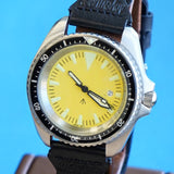 NOS! British Military Style Diver Watch Date Indicator Quartz Wristwatch Yellow Dial 42mm