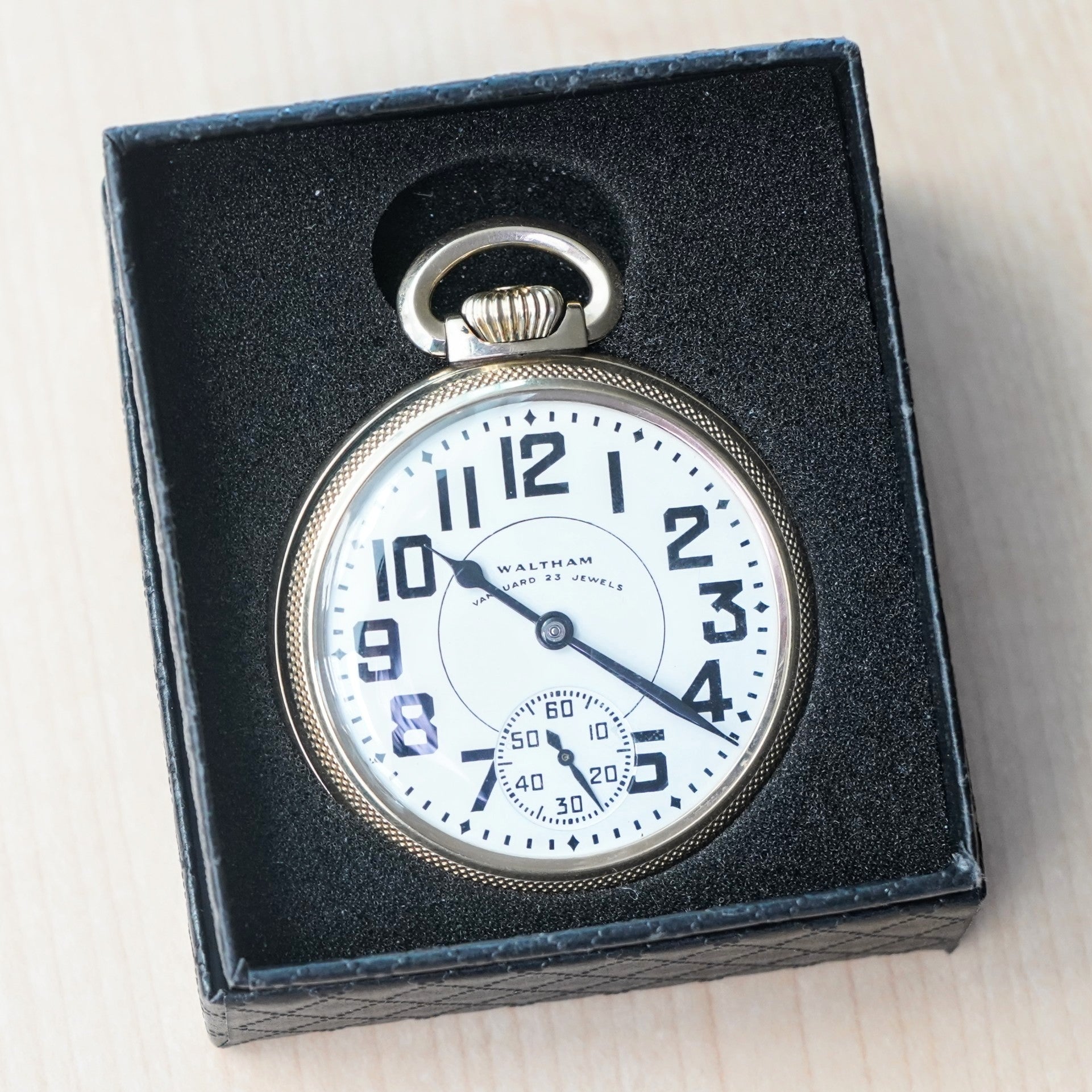 1949 WALTHAM Vanguard Railroad Pocket Watch 23 Jewels Model 1908