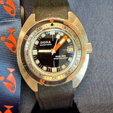 Doxa SUB 300 Sharkhunter Automatic Dive Watch Date 821.10.101.20 43mm Box & Papers