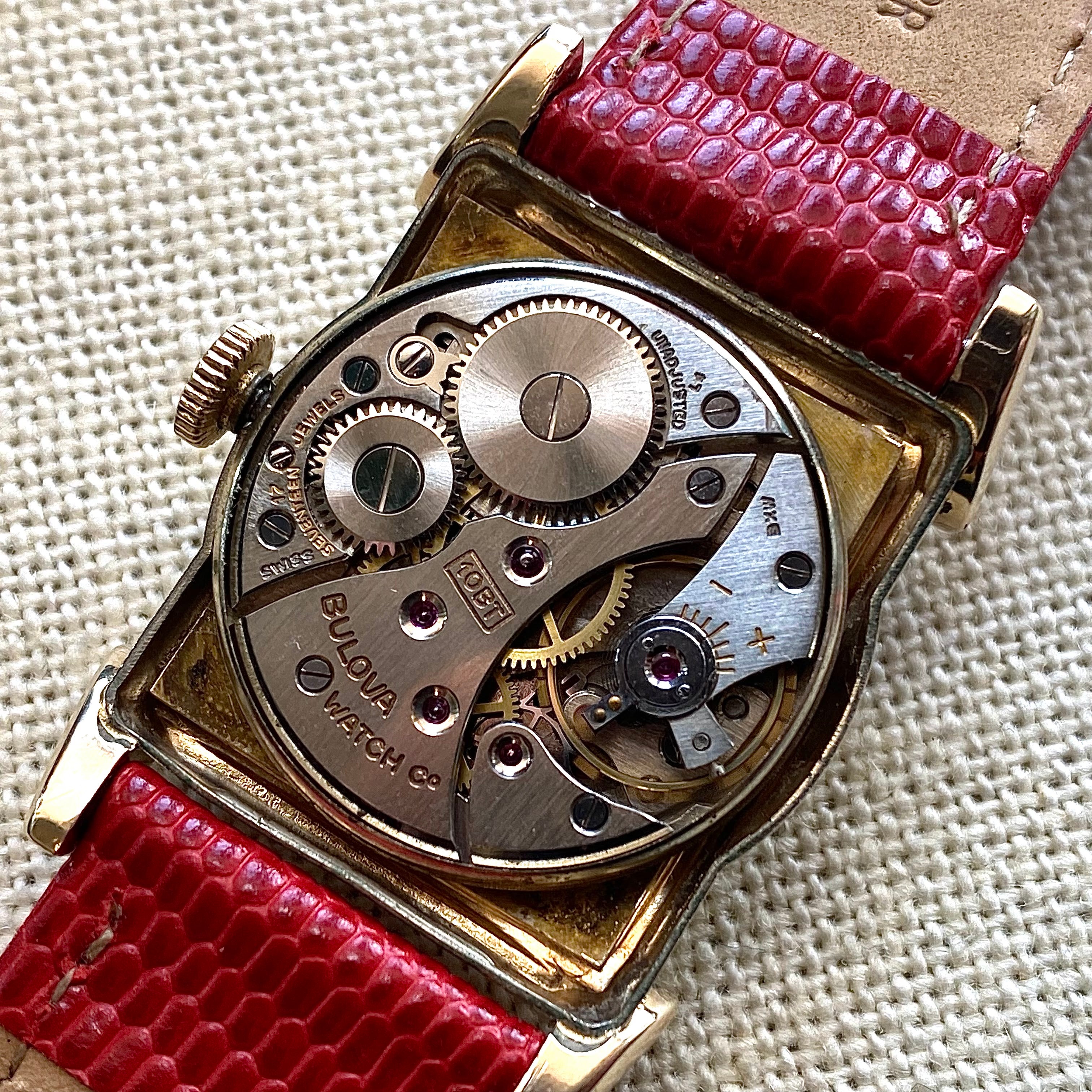 BULOVA 1954 ARDSLEY Watch 17 Jewels 10BT Fancy Case Crystal