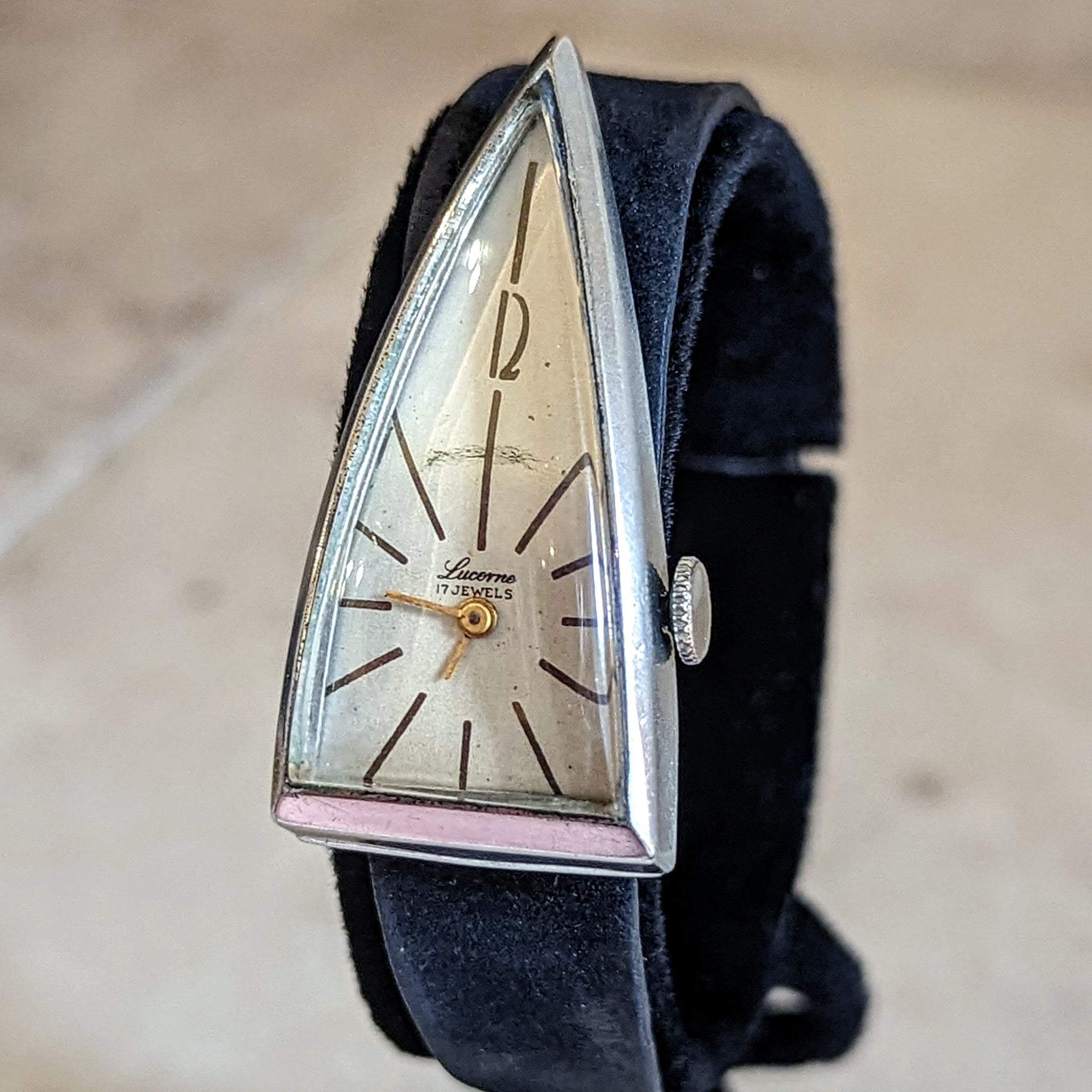 LUCERNE “A Parabolic Watch” 17 Jewels Triangle Wristwatch Swiss Made