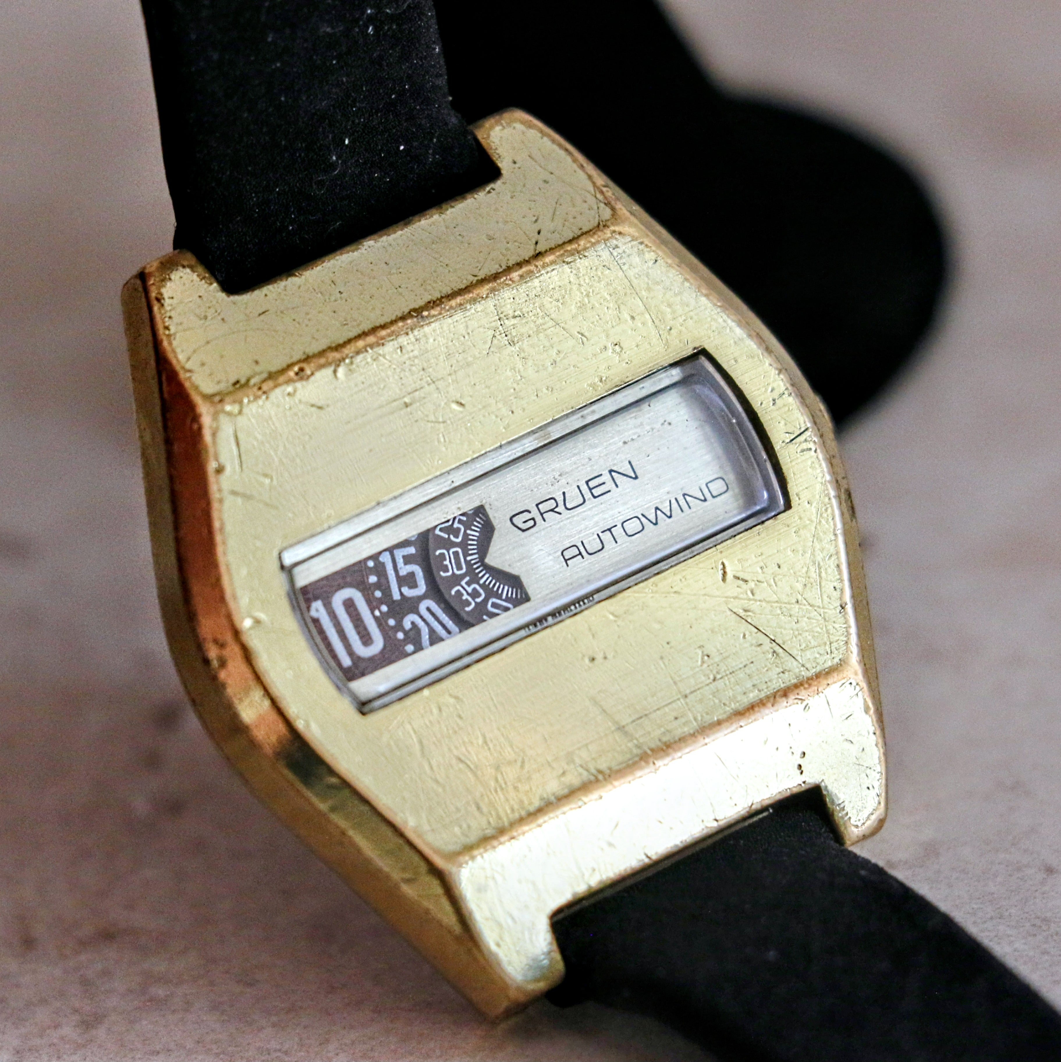 GRUEN Autowind Wristwatch Jump Hour 17 Jewels 156D Vintage Digital Watch
