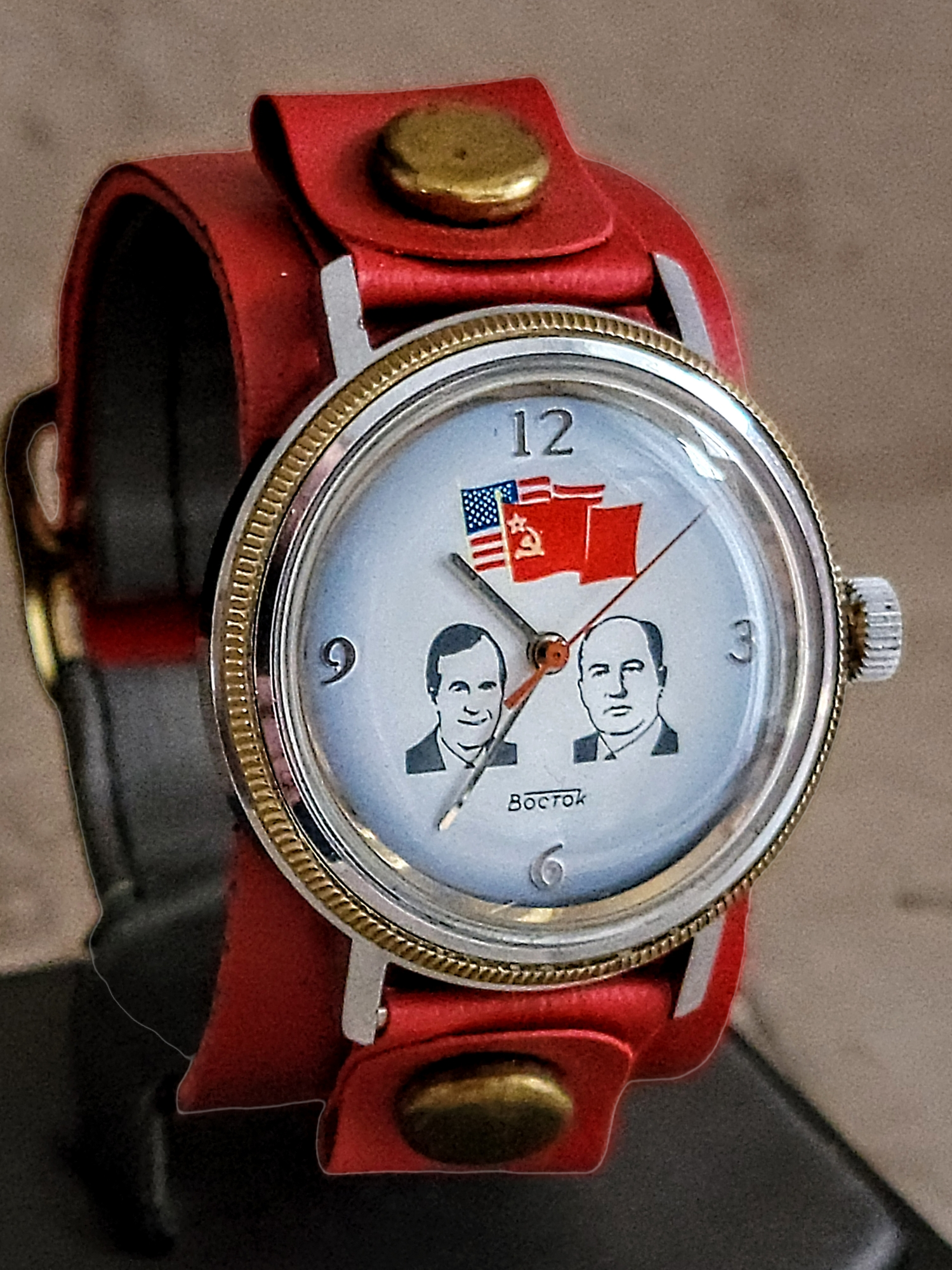 Boctok/Vostok Automatic watch stopped working after over-winding. The top  gear fell off, but even when i wind it, it doesn't go around :( Please  help! 🥰 : r/watchrepair