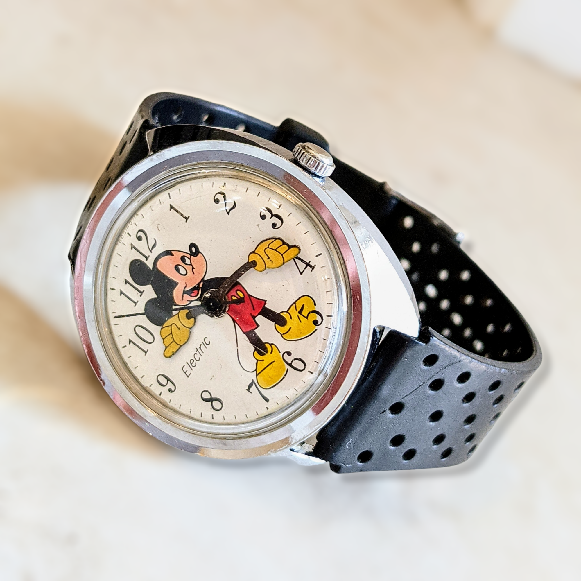 Buy 1971 TIMEX Electric Mickey Mouse Vintage Wristwatch Cal. M40 Buy 1971 TIMEX Electric Mickey Mouse Vintage Wristwatch Cal. M40